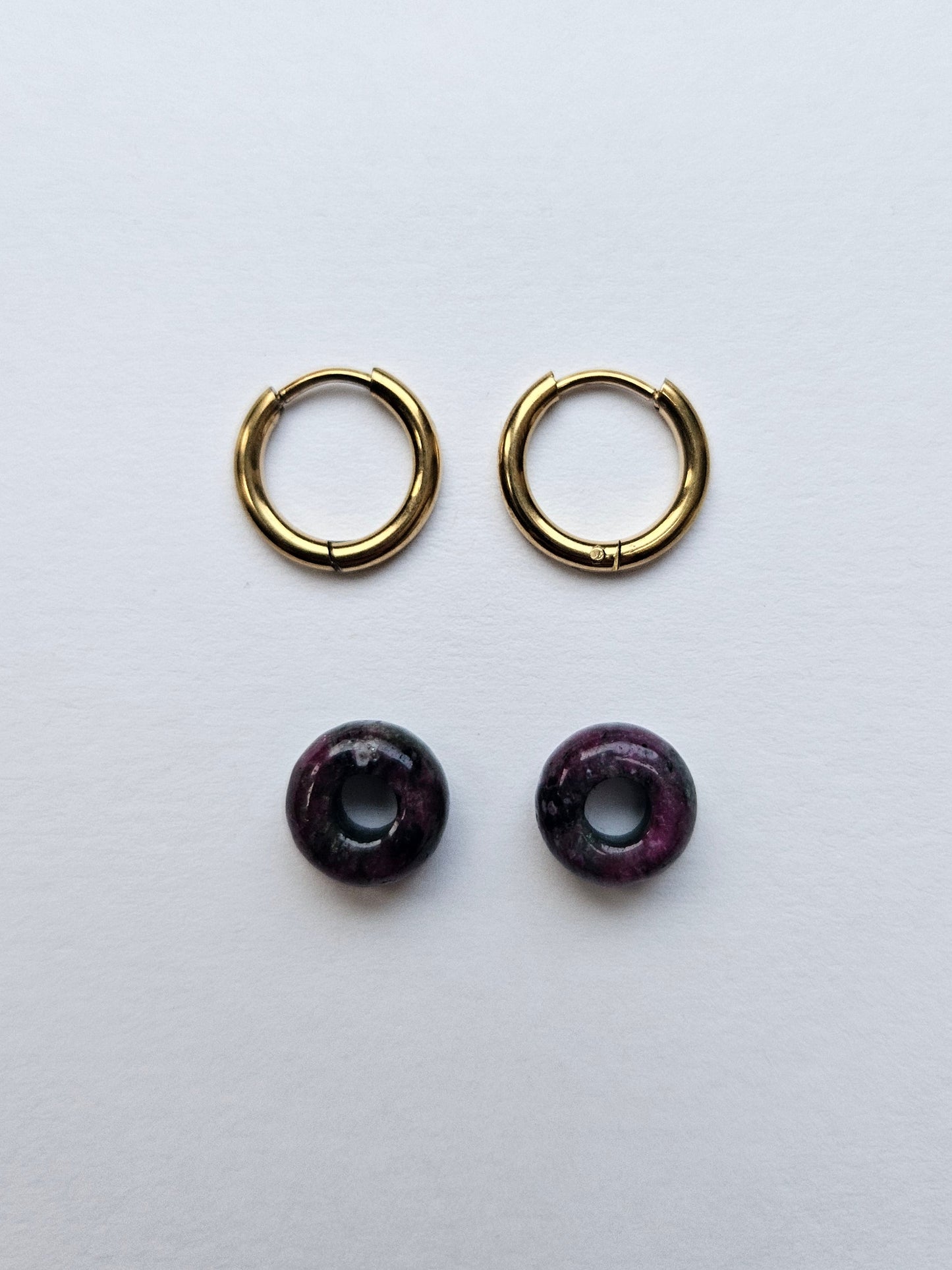 Epidote hoops