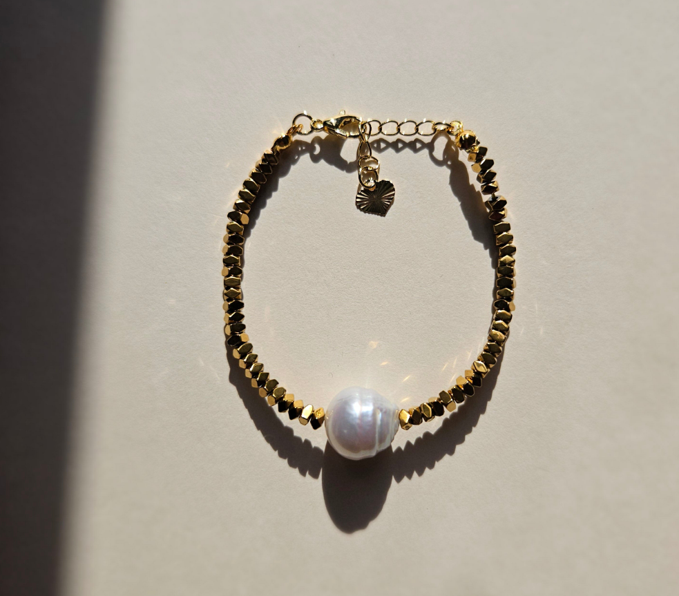 Pearly queen bracelet
