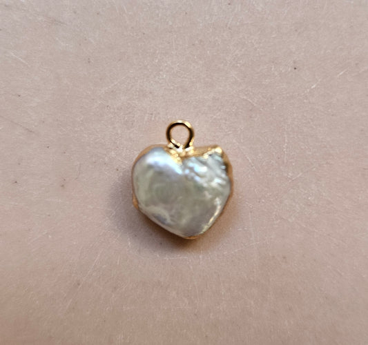 Heart pearl pendant